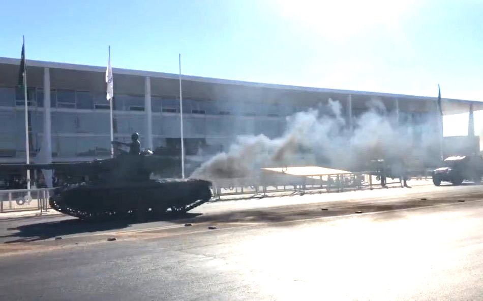 Bolsonaro foi sacaneado pelo Exercito Brasileiro em sua idiocracia