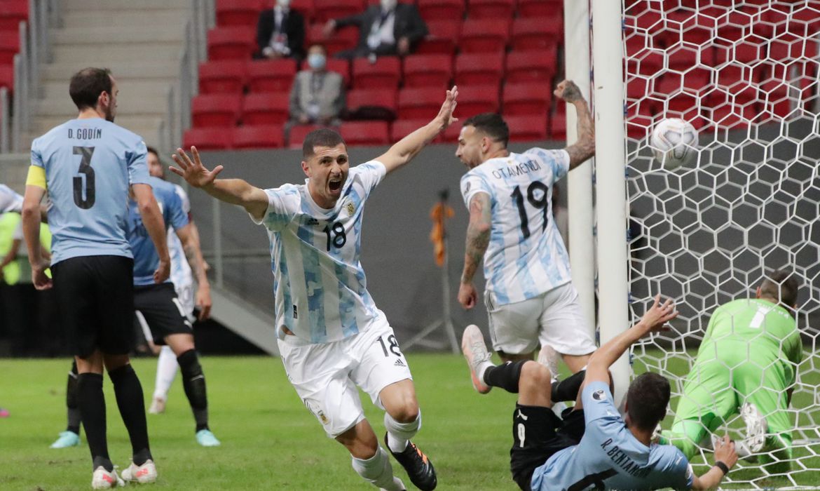 Logo no início da partida, Guido Rodríguez dá vitória ao time de Messi